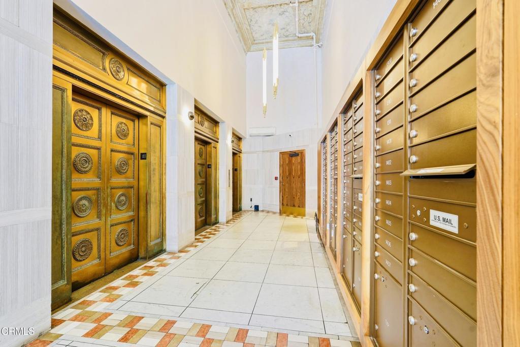 215 W 7th St #1003, Los Angeles, CA 90014