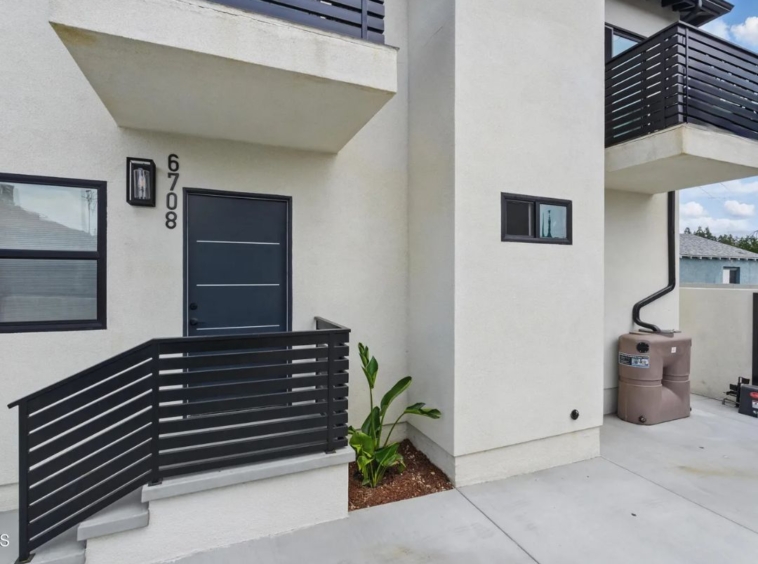 6708 Riverton Ave North Hollywood, CA 91606