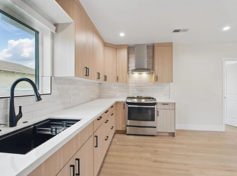 6708 Riverton Ave North Hollywood, CA 91606
