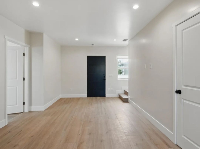 6708 Riverton Ave North Hollywood, CA 91606