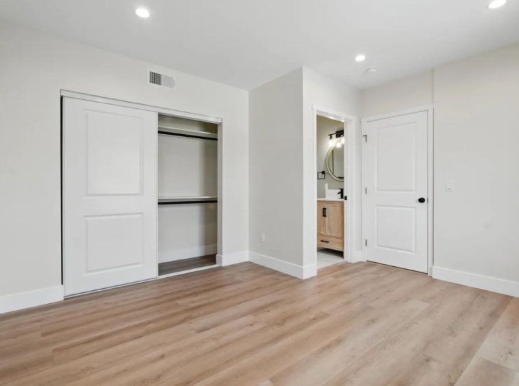 6708 Riverton Ave North Hollywood, CA 91606