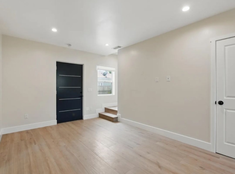 6708 Riverton Ave North Hollywood, CA 91606