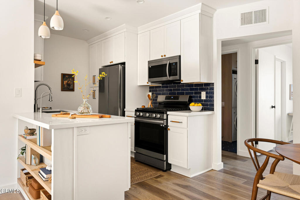 1523 E Windsor Rd Unit 206C, Glendale, CA 91205