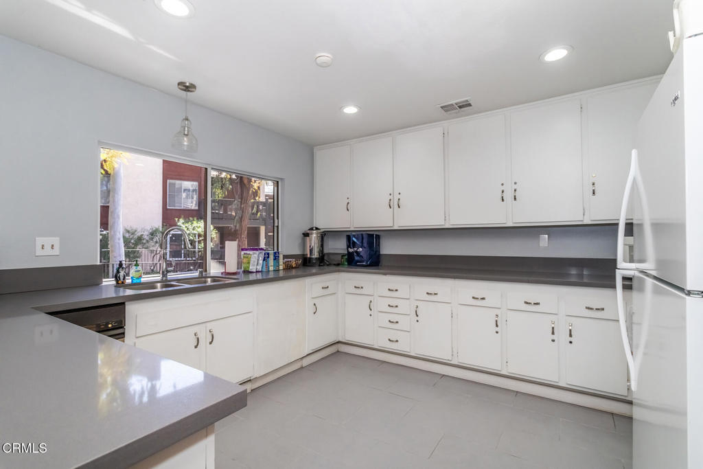 4944 Maytime Ln, Culver City, CA 90230