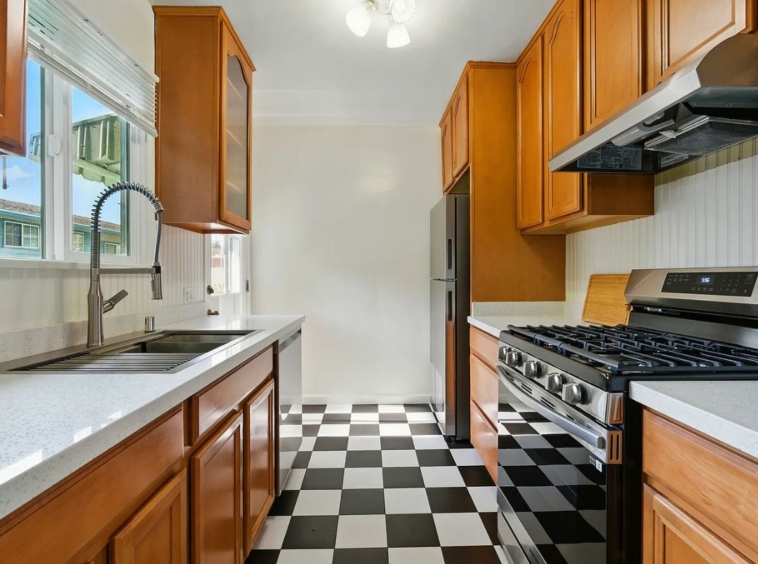1545 1/2 Riverside Dr glendale, CA 91201