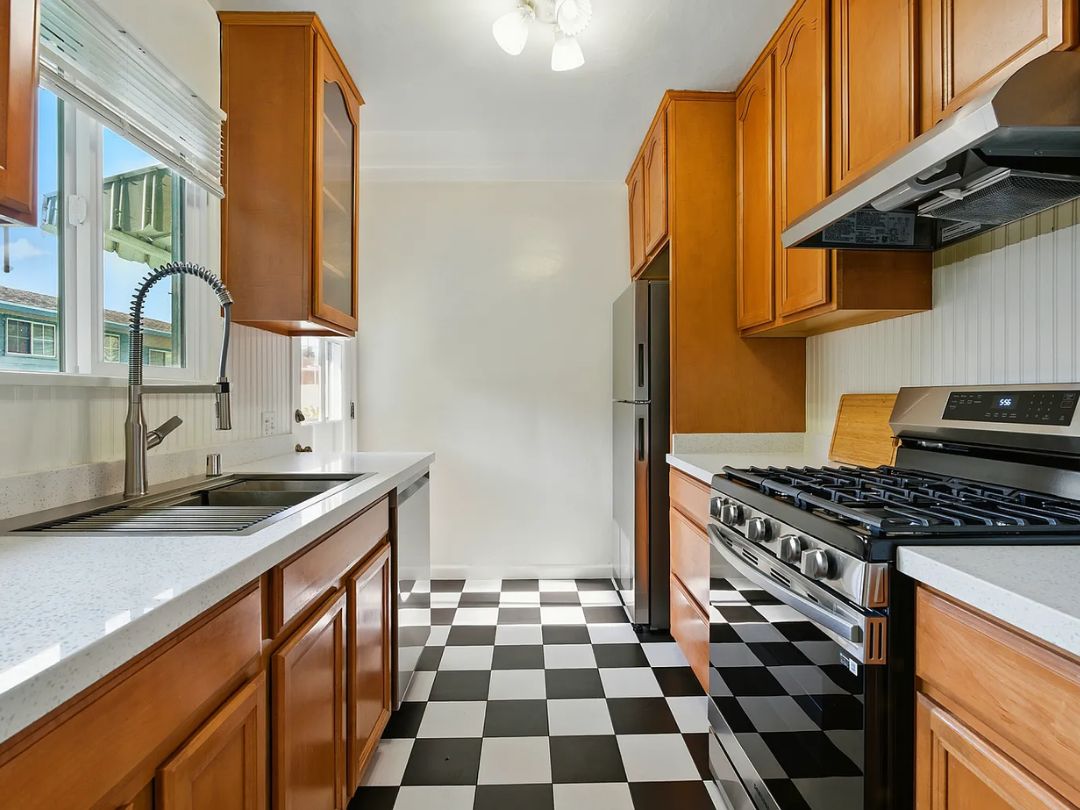 1545 1/2 Riverside Dr glendale, CA 91201