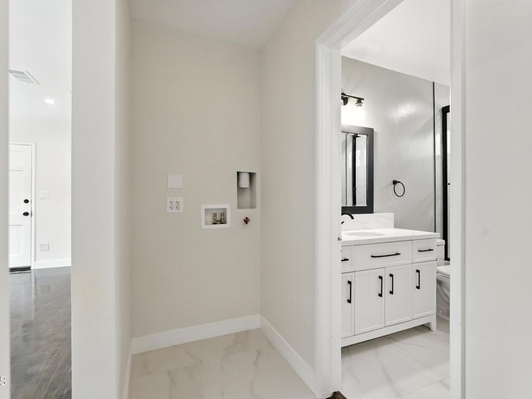 6706 Riverton Avenue, North Hollywood, CA 91606