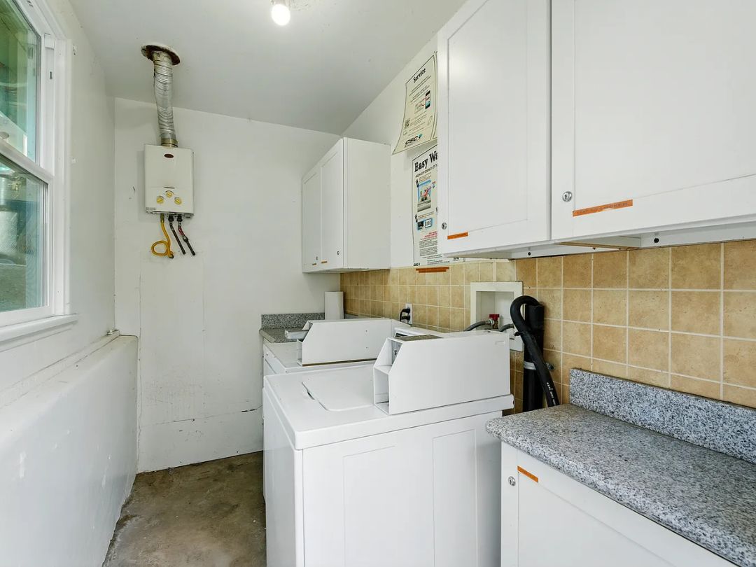 1545 1/2 Riverside Dr glendale, CA 91201