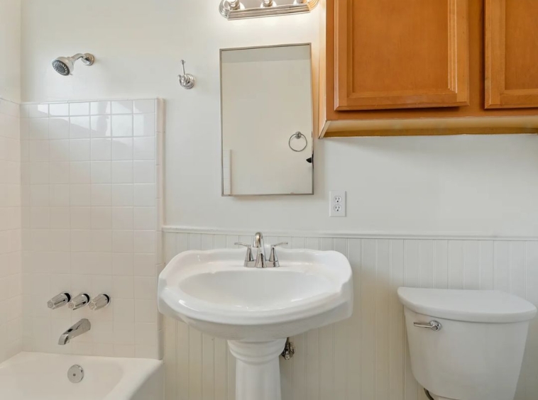 1545 1/2 Riverside Dr glendale, CA 91201