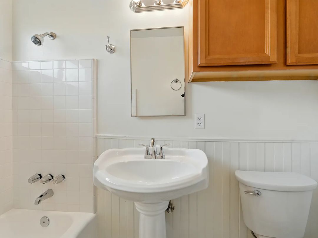 1545 1/2 Riverside Dr glendale, CA 91201
