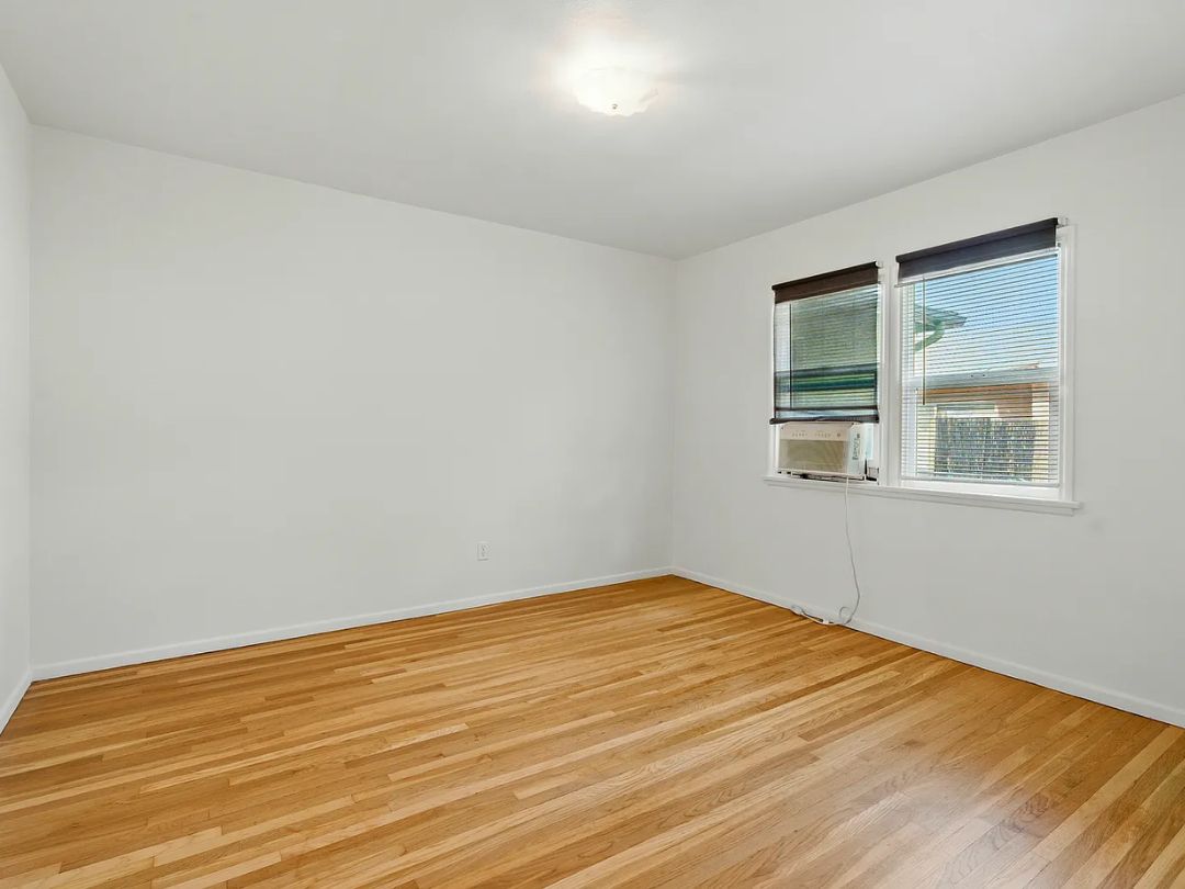 1545 1/2 Riverside Dr glendale, CA 91201