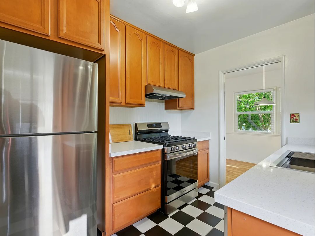1545 1/2 Riverside Dr glendale, CA 91201