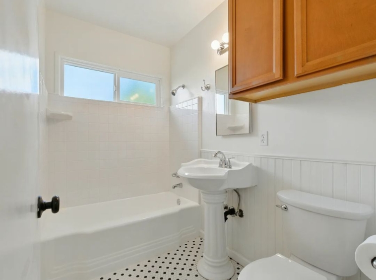 1545 1/2 Riverside Dr glendale, CA 91201