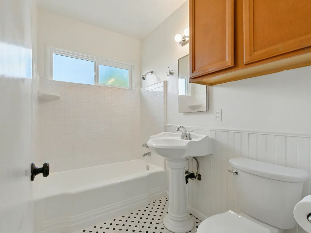 1545 1/2 Riverside Dr glendale, CA 91201
