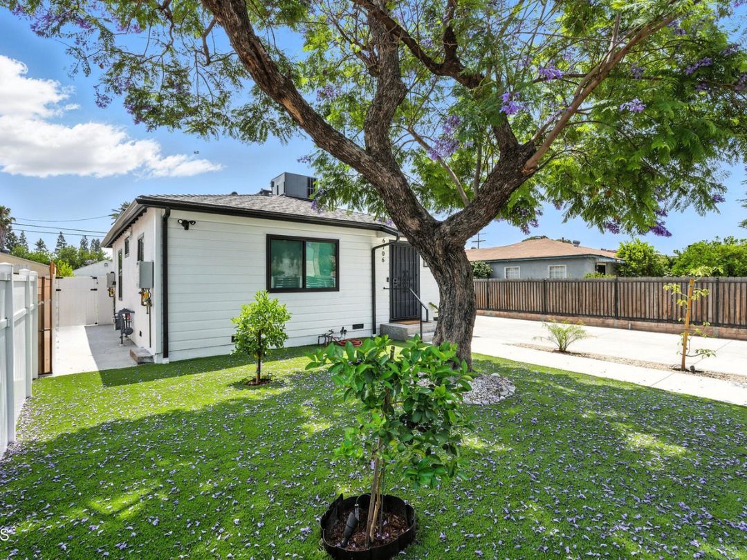 6706 Riverton Avenue, North Hollywood, CA 91606