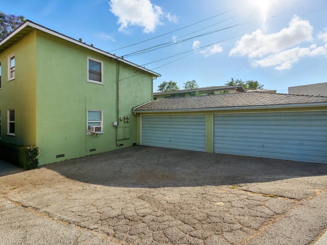 1545 1/2 Riverside Dr glendale, CA 91201