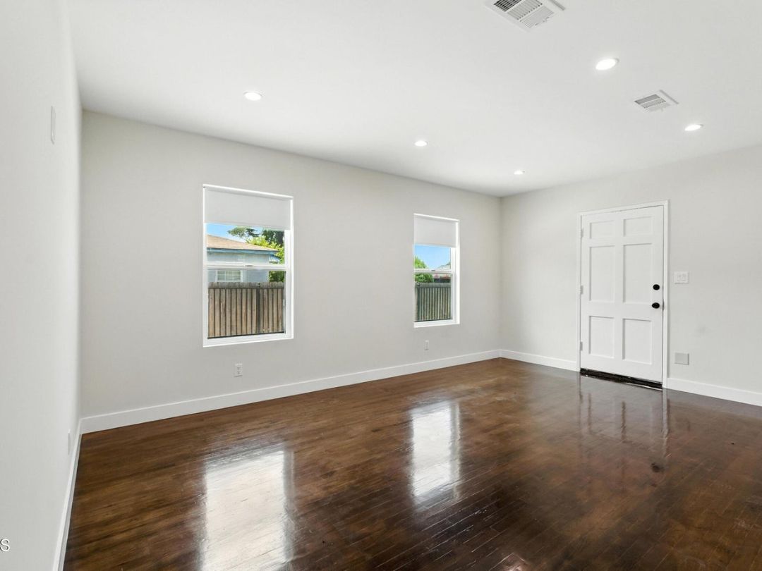 6706 Riverton Avenue, North Hollywood, CA 91606