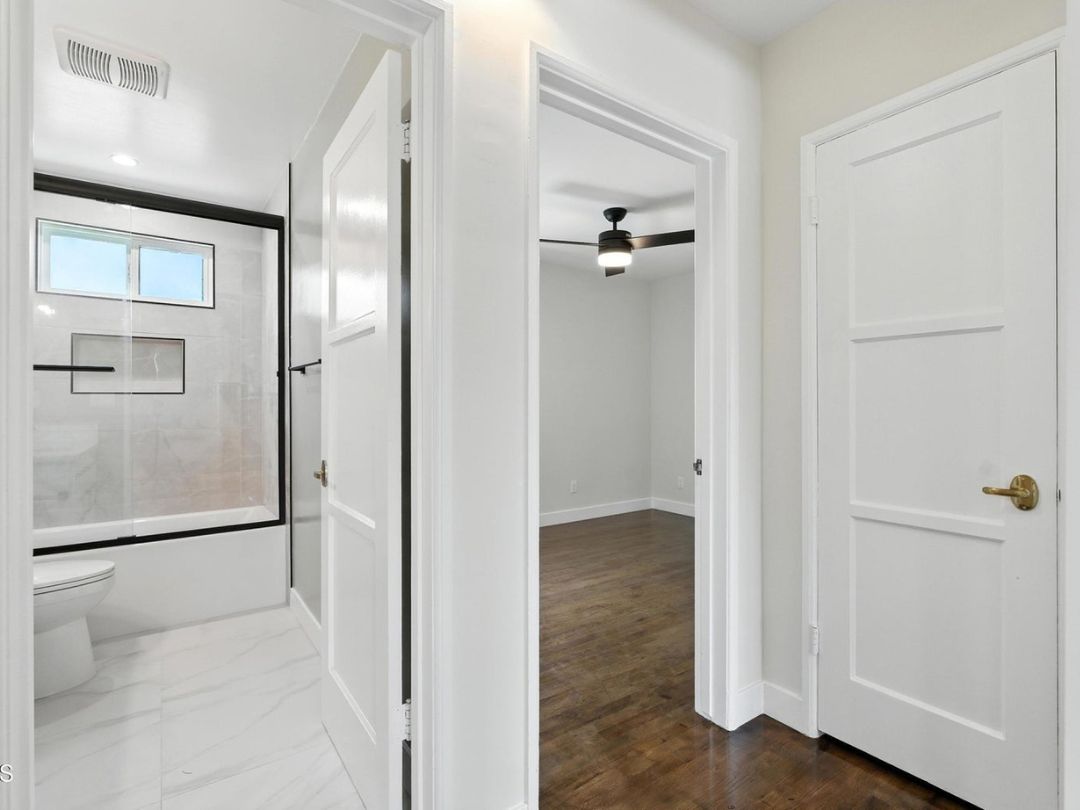 6706 Riverton Avenue, North Hollywood, CA 91606