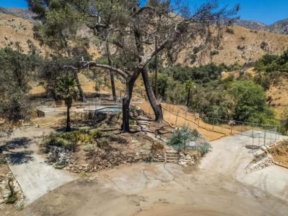 3360 Villa Grove Dr, Altadena, CA 91001