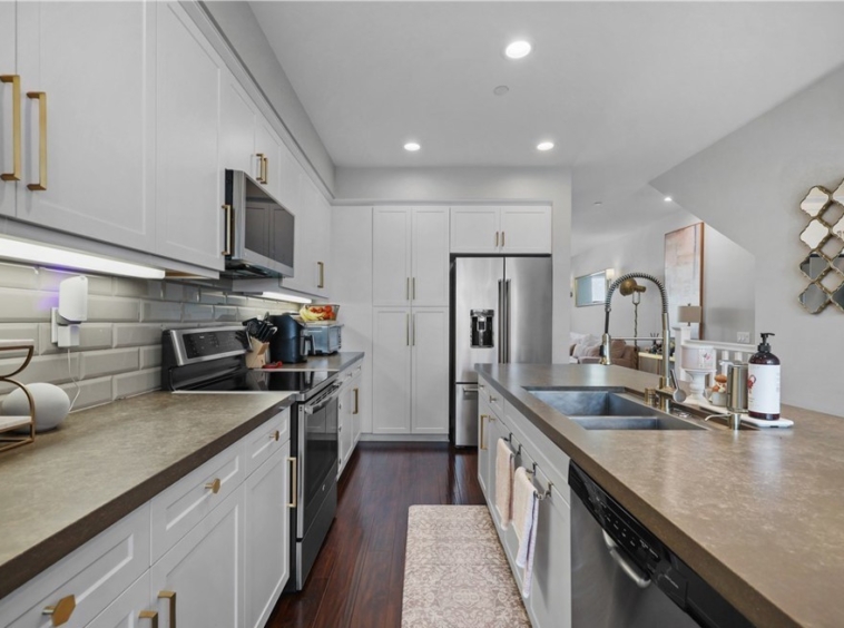 535 W Foothill Blvd #102, Glendora, CA 91741 Interior